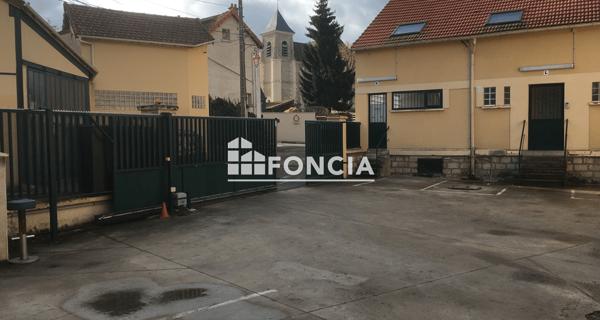 Location Local commercial 2 pièces 62.4 m² - Bonneuil-en-france 95500