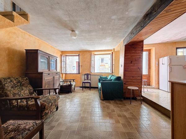 Spacieuse maison de village à rénover avec cour