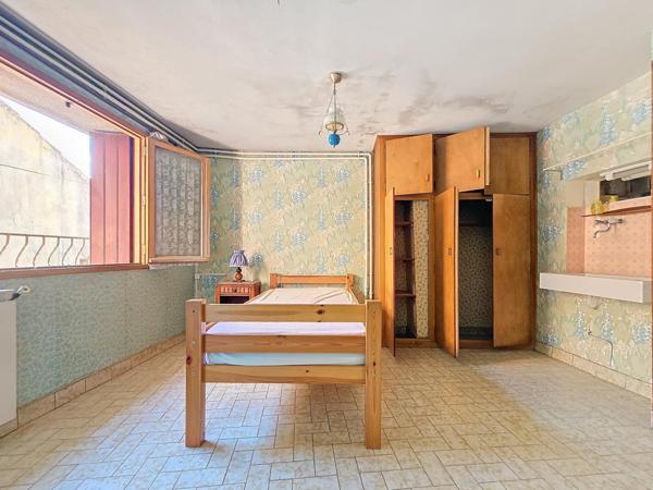 Spacieuse maison de village à rénover avec cour