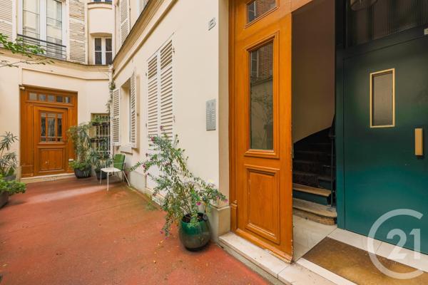 Appartement F2 à vendre  3 pièces - 69,50 m2 PARIS - 75008