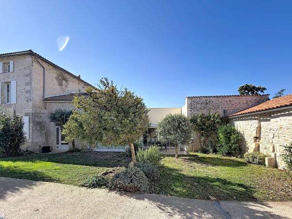 ANGOULEME, 4km gare TGV - Belle maison en pierres rénovée avec jardin