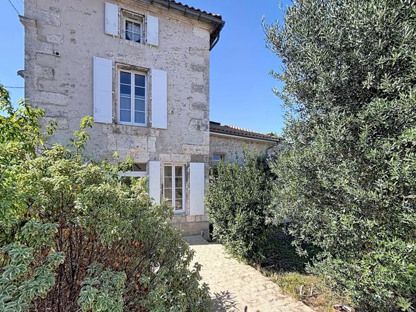 ANGOULEME, 4km gare TGV - Belle maison en pierres rénovée avec jardin