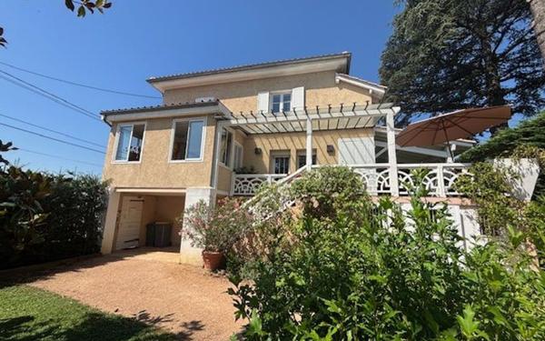 Maison à vendre    7 pièces •  Reyrieux