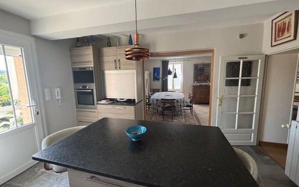 Maison à vendre    7 pièces •  Reyrieux