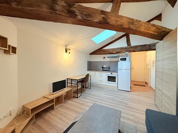 Studio meublé en plein coeur de Saint Amour : moderne et qualitatif !