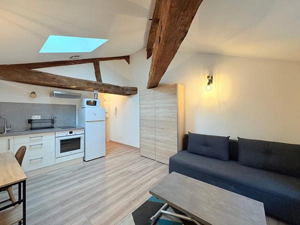 Studio meublé en plein coeur de Saint Amour : moderne et qualitatif !