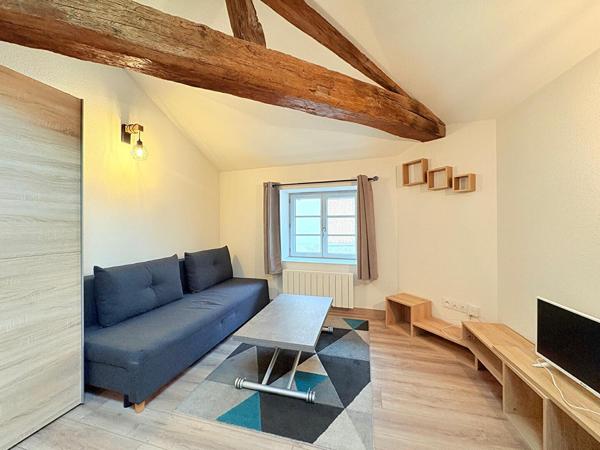Studio meublé en plein coeur de Saint Amour : moderne et qualitatif !