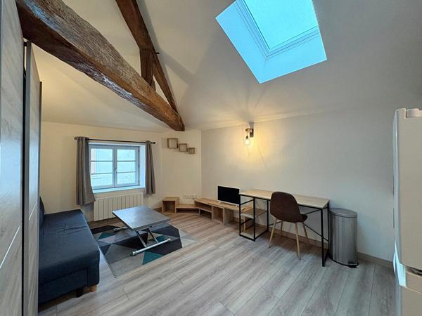 Studio meublé en plein coeur de Saint Amour : moderne et qualitatif !