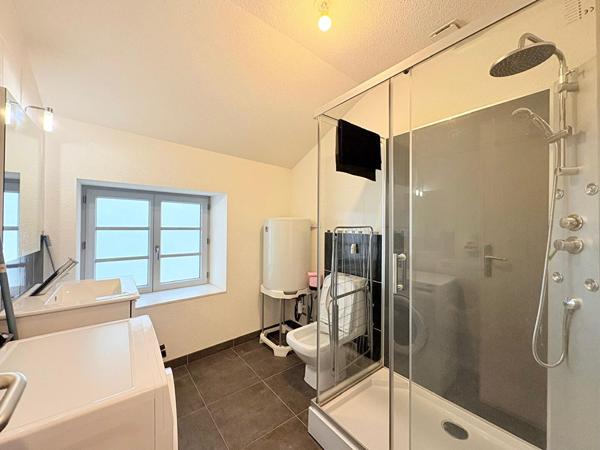 Studio meublé en plein coeur de Saint Amour : moderne et qualitatif !