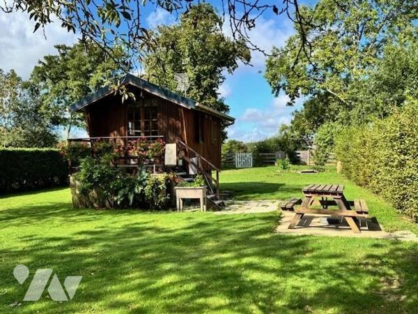 TERRAIN DE LOISIRS AVEC UN CHALET BORD DE RIVIERE