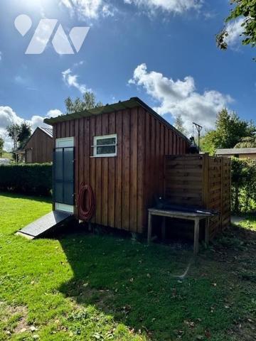 TERRAIN DE LOISIRS AVEC UN CHALET BORD DE RIVIERE