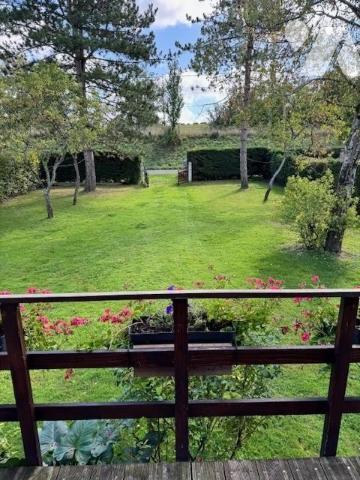 TERRAIN DE LOISIRS AVEC UN CHALET BORD DE RIVIERE