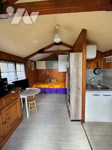 TERRAIN DE LOISIRS AVEC UN CHALET BORD DE RIVIERE