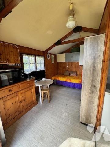 TERRAIN DE LOISIRS AVEC UN CHALET BORD DE RIVIERE