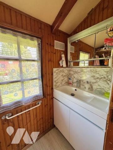 TERRAIN DE LOISIRS AVEC UN CHALET BORD DE RIVIERE