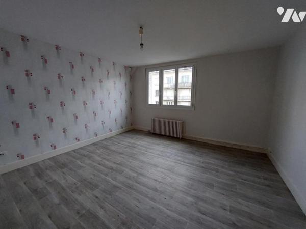 Près de la médiathèque F3