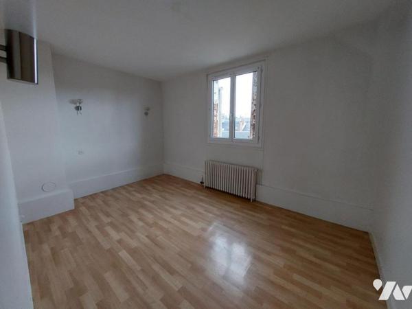 Près de la médiathèque F3