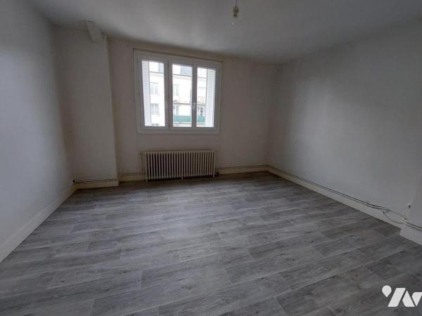 Près de la médiathèque F3