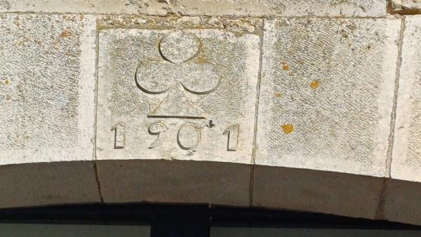 Splendide demeure de 1901 à 10 minutes de THENON