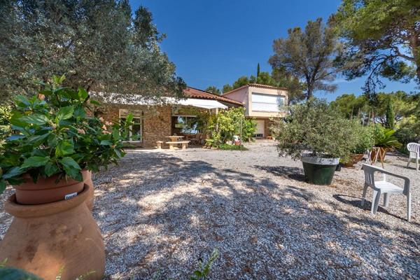 Villa 265m2 avec Parc de 3 000m2 - Costebelle