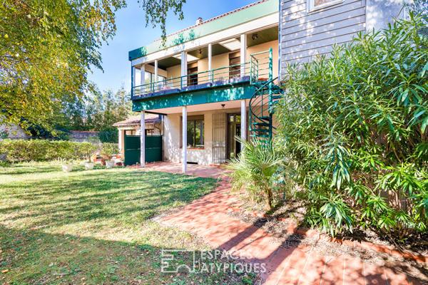 Villa d’architecte et son jardin boisé en coeur de ville