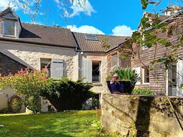 Grande maison de village avec jardin clos