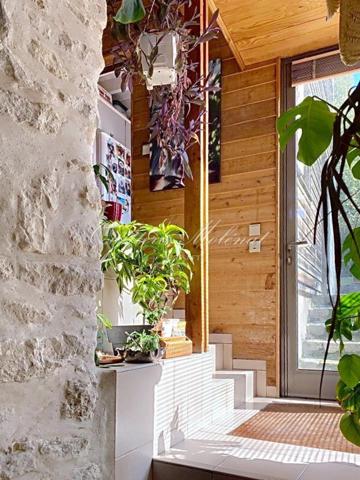 Grande maison de village avec jardin clos