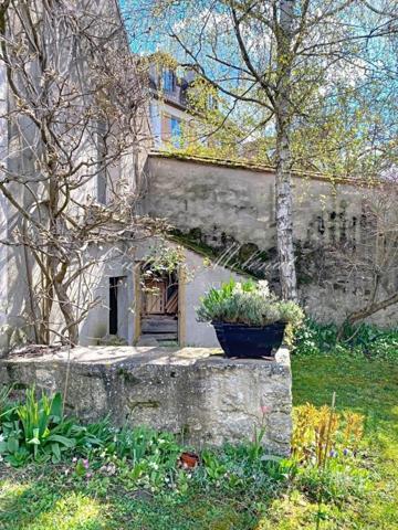 Grande maison de village avec jardin clos