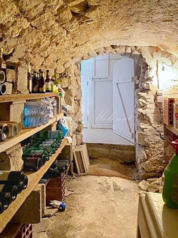 Grande maison de village avec jardin clos