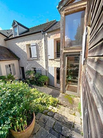 Grande maison de village avec jardin clos