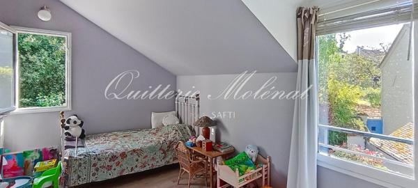 Grande maison de village avec jardin clos