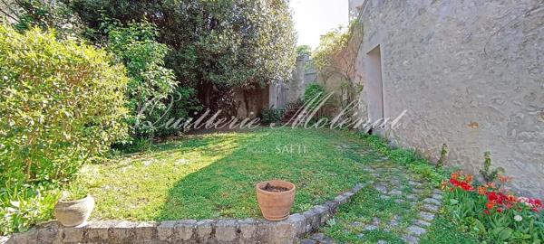 Grande maison de village avec jardin clos