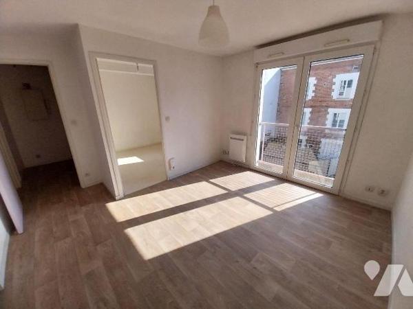 Appartement à Vendre à Rennes (35000) en Ille-et-Vilaine (35)

RENNES CENTRE, à proximité des...