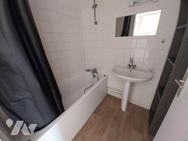 Appartement à Vendre à Rennes (35000) en Ille-et-Vilaine (35)

RENNES CENTRE, à proximité des...