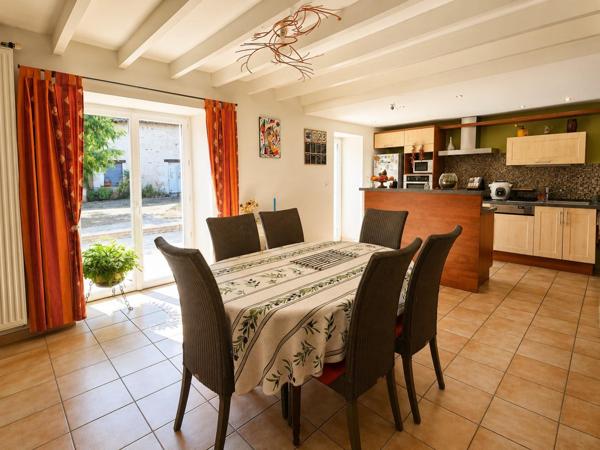 Maison à Loudun, 86200 - 8 pièces 167m²