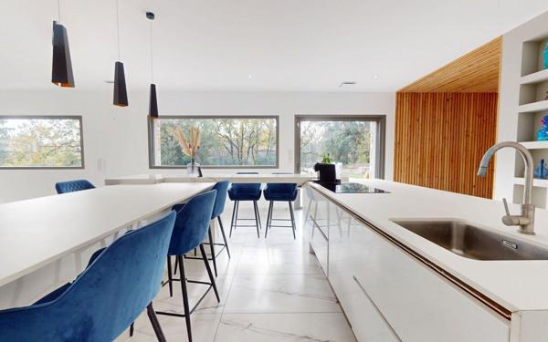 Maison à vendre    5 pièces • 275 m2 Assas