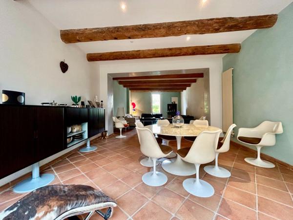 MAS DE VILLE DU 18 ème SIECLE