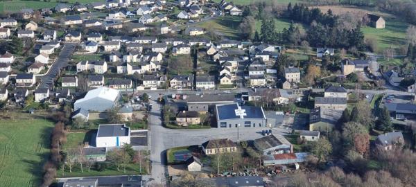 Entrepôt et bureaux à louer à Andouillé en Mayenne (53240), ref : 53047/116