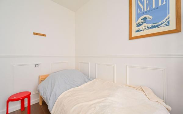 Appartement à vendre    3 pièces • 32,45 m2 Paris 20