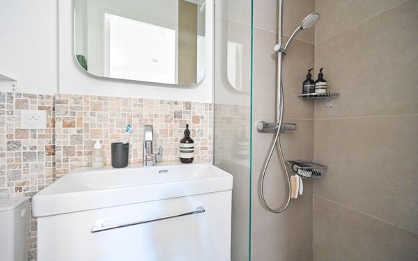 Appartement à vendre    3 pièces • 32,45 m2 Paris 20