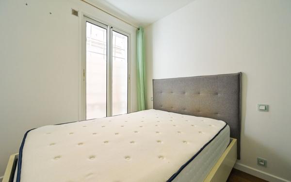 Appartement à vendre    3 pièces • 32,45 m2 Paris 20