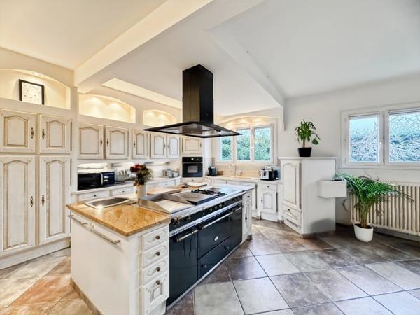 Propriété d’exception de 310 m2 aux portes d’Angers – Beaucouzé sur une parcelle de 7000 m2