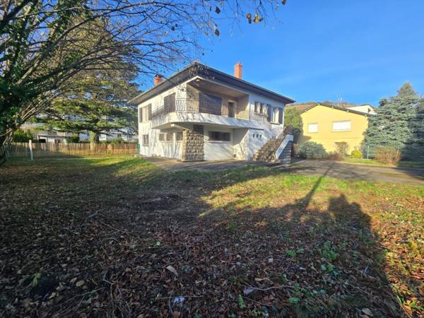 CENTRE DE CHASSE-SUR-RHÔNE – MAISON INDIVIDUELLE À RÉINVENTER – TERRAIN RARE DE 794 M² – SOUS-SOL COMPLET – FORT POTENTIEL D’AGRANDISSEMENT