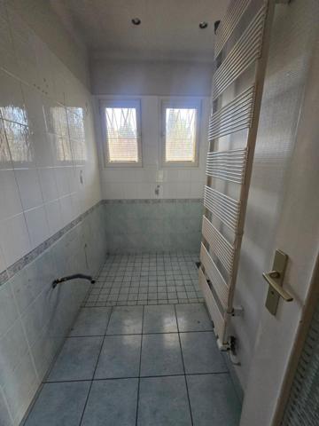 CENTRE DE CHASSE-SUR-RHÔNE – MAISON INDIVIDUELLE À RÉINVENTER – TERRAIN RARE DE 794 M² – SOUS-SOL COMPLET – FORT POTENTIEL D’AGRANDISSEMENT