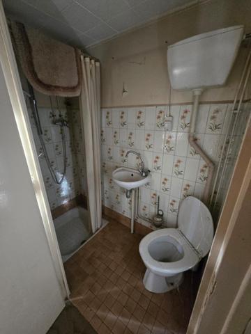 CENTRE DE CHASSE-SUR-RHÔNE – MAISON INDIVIDUELLE À RÉINVENTER – TERRAIN RARE DE 794 M² – SOUS-SOL COMPLET – FORT POTENTIEL D’AGRANDISSEMENT