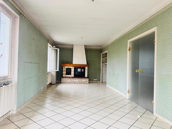 CENTRE DE CHASSE-SUR-RHÔNE – MAISON INDIVIDUELLE À RÉINVENTER – TERRAIN RARE DE 794 M² – SOUS-SOL COMPLET – FORT POTENTIEL D’AGRANDISSEMENT