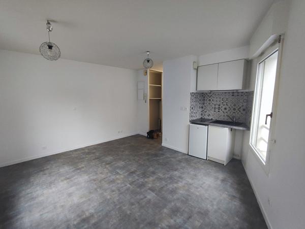 STUDIO,  
Nantes 44000