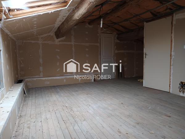 Maison en pierre autonome en énergie !! Garage, dépendances, jardin ! Parcelle constructible à revendre !