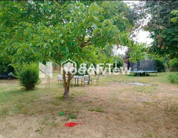 Maison en pierre autonome en énergie !! Garage, dépendances, jardin ! Parcelle constructible à revendre !