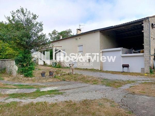 Maison en pierre autonome en énergie !! Garage, dépendances, jardin ! Parcelle constructible à revendre !
